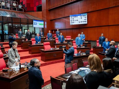 El-personal-de-la-oficina-de-un-senador-equivale-a-1