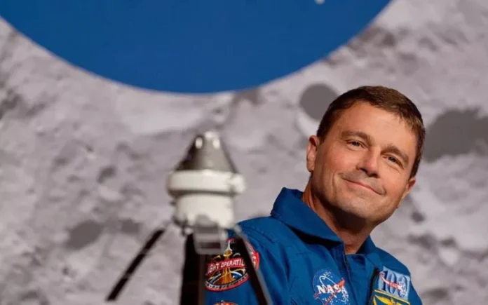 Astronauta de Artemis II no pudo contener las lágrimas al ver la cruz en el cuello de un capellán