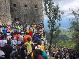 Autoridades haitianas investigan estampida en monumento
