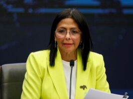 Broche que usa Delcy Rodríguez genera controversia con Guyana