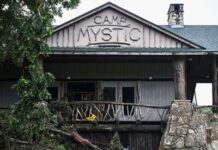 Campamento de Texas admite que faltó un plan de evacuación Campamento de Texas admite que faltó un plan de evacuación