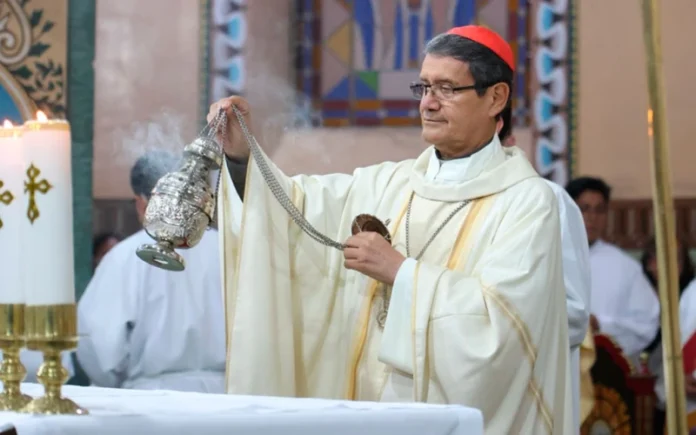 Cardenal Cabrera anima a jóvenes de Ecuador a dejarse guiar por el “fuego vivo” del Espíritu Santo