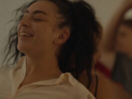 Charli xcx y Isabelle Huppert destacan en el avance del Festival de Sídney 2026