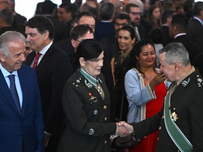 Claudia Gusmão, la primera mujer en alcanzar el rango de general en el ejército de Brasil