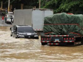 Defensa Civil advierte no cruzar ríos ni calles inundadas ante lluvias Defensa Civil advierte no cruzar ríos ni calles inundadas ante lluvias