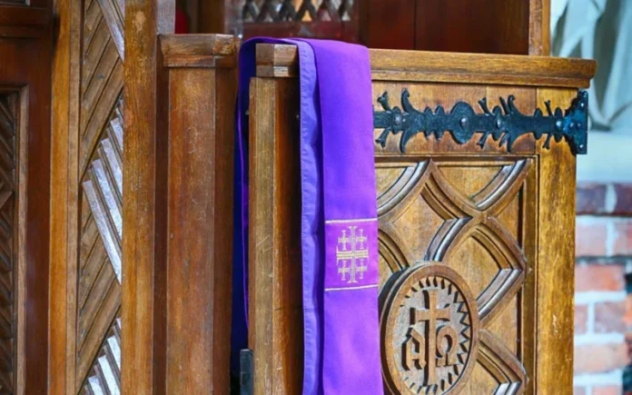Diócesis de EE.UU.: Sacerdote no violó políticas de conducta durante confesiones con adolescentes