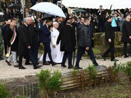 Doble atentado suicida sacude la visita del papa en Argelia