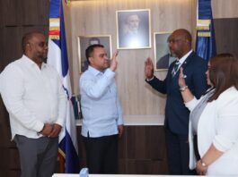 Doctor Julio Landrón juramenta director y subdirectora del Hospital Antonio Musa