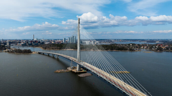 El puente más largo del mundo para peatones se acaba de inaugurar en Helsinki: la meta es que dure unos 200 años