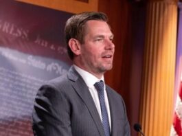 Eric Swalwell se retira a Gobernación de California por denuncias