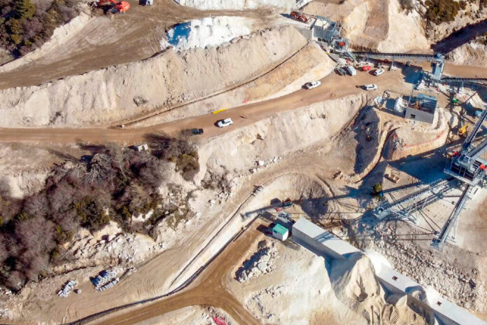 Europa necesita coltán desesperadamente para sus chips. La solución está en un pueblo de Ourense y depende de un solo trámite