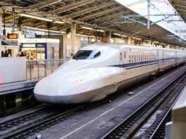 Japón juega en otra liga de trenes: está renovando su tren bala con ventanas con 5G y cabinas con cancelación de ruido