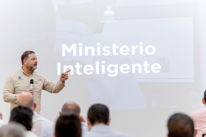 Ministro Paíno Henríquez presenta el modelo Ministerio Inteligente a los sectores construcción y turismo en Punta Cana