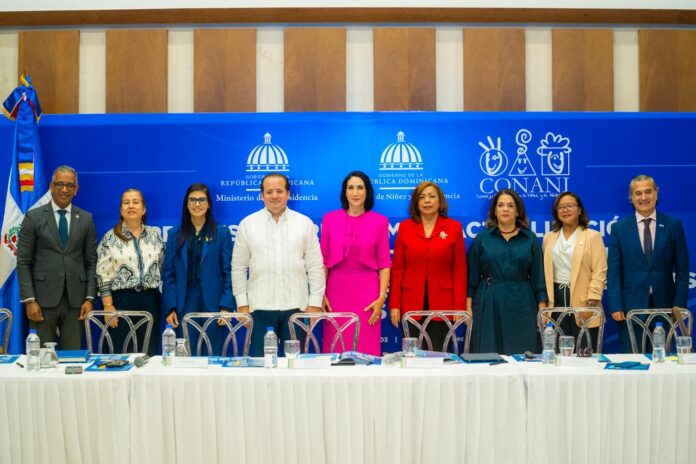 Ministro Paliza y primera dama Raquel Arbaje encabezan presentación del borrador de reforma a la Ley 136-03 sobre niñez y adolescencia