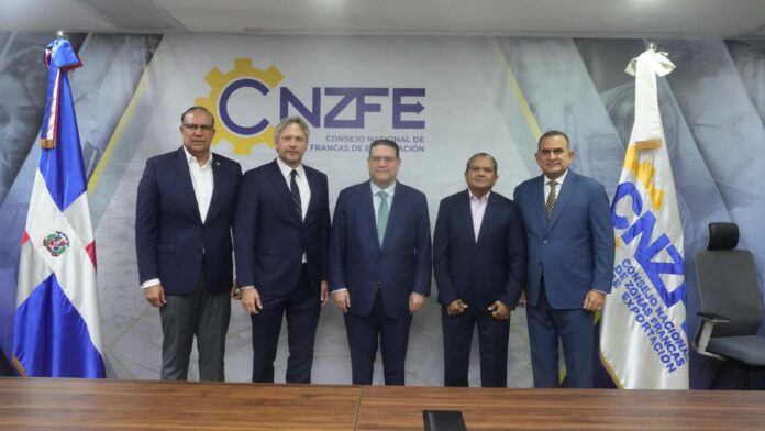 Ministro Sanz Lovatón posesiona a Johannes Kelner al frente del Consejo Nacional de Zonas Francas