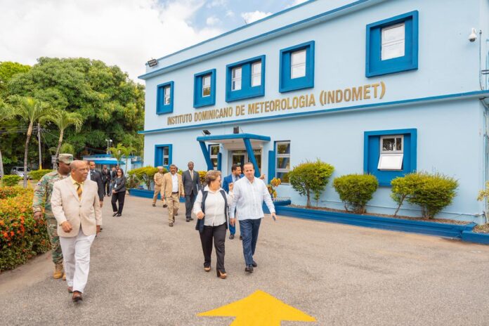 Paliza visita INDOMET y recorre unidades de pronóstico, climatología y sondeo atmosférico