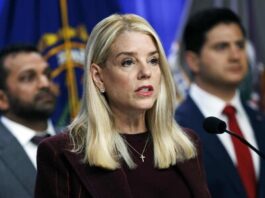 Pam Bondi abandona su cargo como fiscal general en medio de rumores