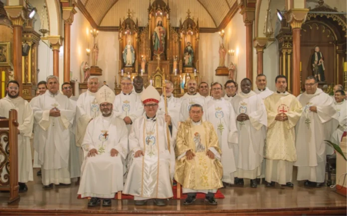 “Para el Señor no hay edad”: Religioso chileno se ordenó sacerdote a sus 64 años