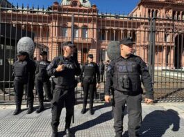 Periodistas siguen sin acceso a sede del gobierno argentino