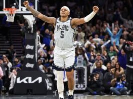 Suns tumban a Warriors y pasan con Magic a playoffs de la NBA