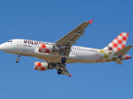 Volotea comienza a cobrar un extra por la subida del petróleo en sus vuelos. El 97% de los pasajeros ha aceptado pagarlo
