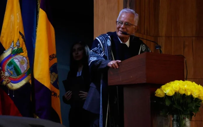 "Vale la pena servir al Señor y a su Iglesia", afirma obispo de 90 años al presentar sus memorias en Ecuador
