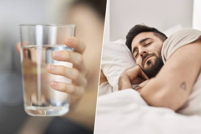 ¿Beber agua justo antes de dormir? La ciencia ha aclarado al fin si es una buena idea o un enemigo terrible del sueño