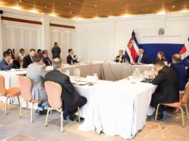Abinader sostiene encuentro con empresarios de Costa Rica
