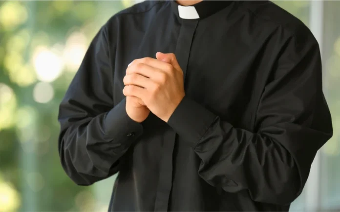 Alertan en México sobre sacerdote suspendido que promueve a falso “Vicario de Cristo”