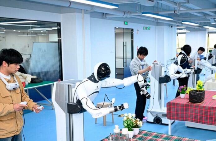 Algunos robots humanoides chinos ya van a la “escuela”: la misión es enseñarles a trabajar en la vida real
