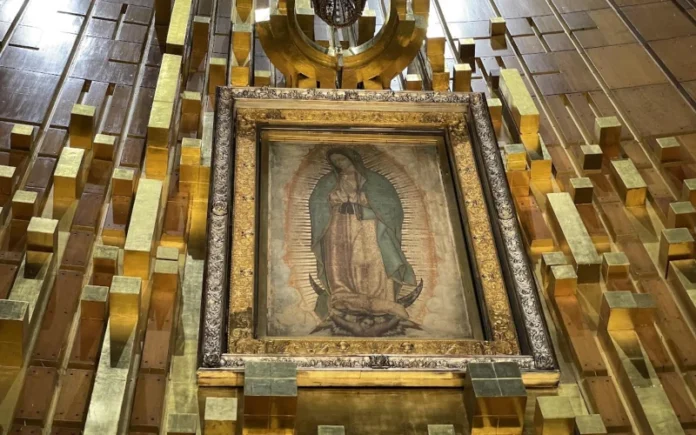 Basílica de Guadalupe recibe fotos de mamás fallecidas para encomendarlas en el Día de la Madre