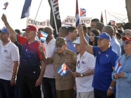 Cuba "defiende la patria" el 1 de mayo y realiza desfile