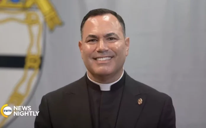 Del millonario imperio de los cosméticos al sacerdocio: el sorprendente camino de Scott Borba