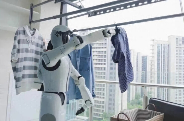 En China quieren que los robots humanoides hagan las tareas del hogar. El problema es que una casa no es una fábrica