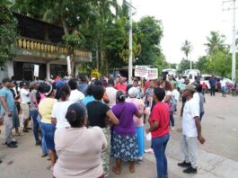 En comunidades de El Higüero protestan por calles y aceras