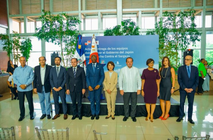 Gobierno recibe 16 equipos donados por Japón para enfrentar el sargazo en las costas dominicanas