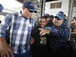 Hombre desciende del puente Duarte luego de operativo de rescate
