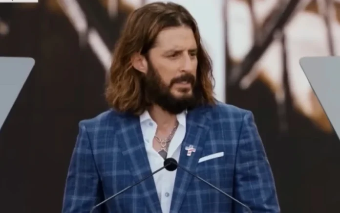 Jonathan Roumie advierte sobre el “Jesús IA”: “El verdadero Jesús está frente a ti”