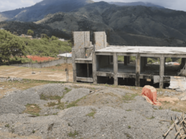 La eterna construcción de planteles en Cordillera Central