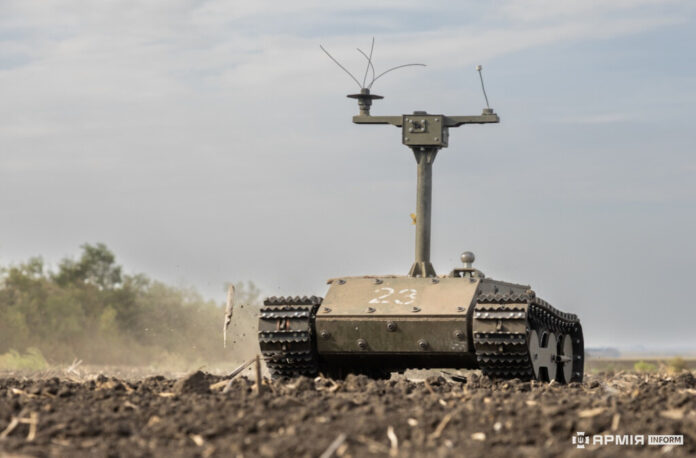 Ni misiles, ni fusiles, ni bombas. Los drones ucranianos están llevando un tipo de carga inédita en la guerra: ancianos