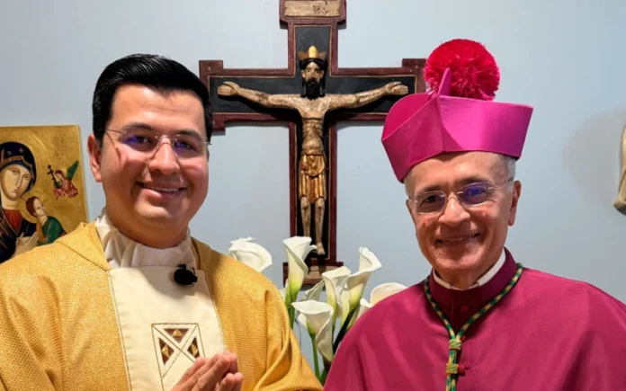 Obispo Báez agradece al nuevo sacerdote de Nicaragua por haberlo acompañado en “los momentos más oscuros”
