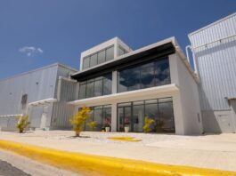 Paíno Henríquez conoce primer modelo de reciclaje “botella a botella” de PET en República Dominicana