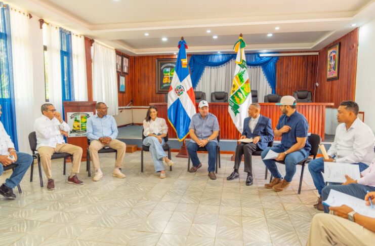 Paliza anuncia entrega de 760 títulos de propiedad a familias de Pepillo Salcedo