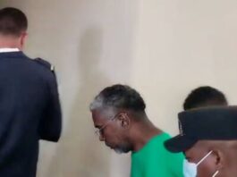 Presentación periódica a profesor acusado de agredir alumna