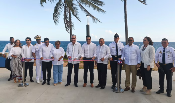 Presidente Abinader y ministro Collado inauguran segunda etapa del malecón de Santo Domingo Este
