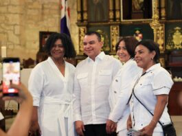 SNS felicita a las enfermeras en su día y agradece al personal que compone la Red Pública de Servicios de Salud SNS felicita a las enfermeras en su día y agradece al personal que compone la Red Pública de Servicios de Salud
