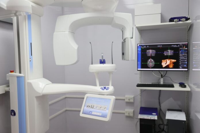 SNS fortalece servicios odontológicos con entrega de nuevo tomógrafo en el hospital Darío Contreras
