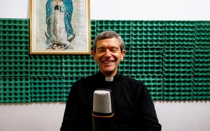 Sacerdote que evangeliza las periferias de Lima afirma ver “milagros constantemente”