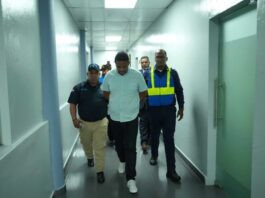 Se entrega hombre acusado de delitos de alta tecnología
