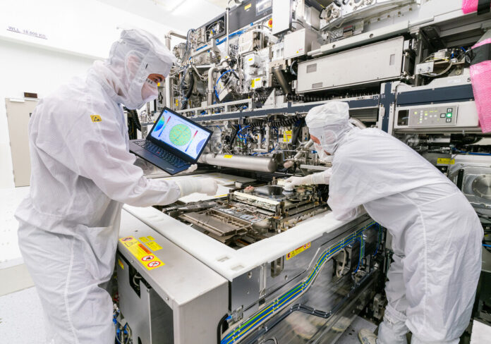 Una empresa de EEUU asegura que puede construir una máquina de litografía de vanguardia. ASML dice que ni por asomo